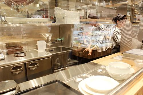 这里不仅有cafe &meal muji,还可以进行食品加工